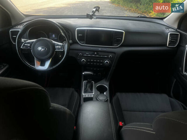 Киа Sportage 2021 в Шостке на Automoto.ua Красный Киа Sportage, объемом двигателя 1.6 л и пробегом 87 тыс. км за 22500 $, фото 5 на Automoto.ua