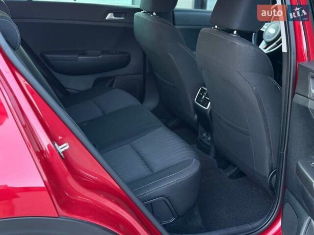 Киа Sportage 2021 в Киеве на Automoto.ua Красный Киа Sportage, объемом двигателя 1.59 л и пробегом 81 тыс. км за 18400 $, фото 29 на Automoto.ua