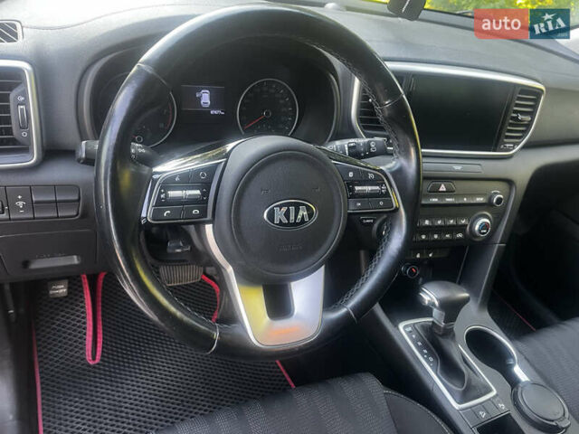 Киа Sportage 2021 в Шостке на Automoto.ua Красный Киа Sportage, объемом двигателя 1.6 л и пробегом 87 тыс. км за 22500 $, фото 4 на Automoto.ua