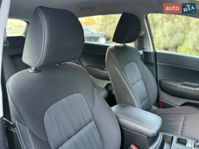 Красный Киа Sportage, объемом двигателя 1.59 л и пробегом 20 тыс. км за 19200 $, фото 38 на Automoto.ua