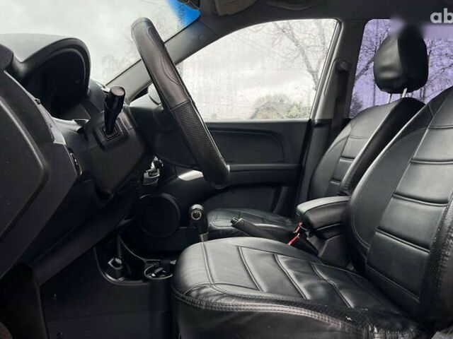 Киа Sportage, объемом двигателя 2 л и пробегом 265 тыс. км за 7600 $, фото 8 на Automoto.ua