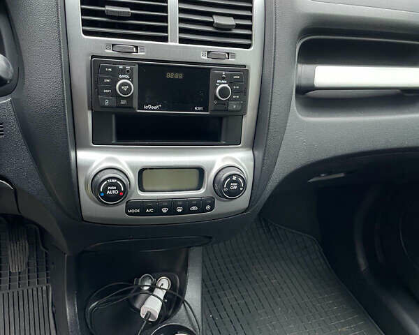 Киа Sportage, объемом двигателя 2 л и пробегом 233 тыс. км за 7100 $, фото 9 на Automoto.ua