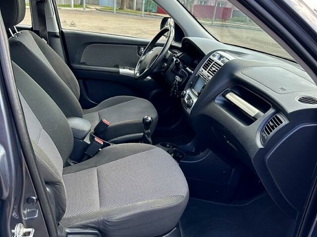 Кіа Sportage, об'ємом двигуна 20 л та пробігом 191 тис. км за 8000 $, фото 12 на Automoto.ua