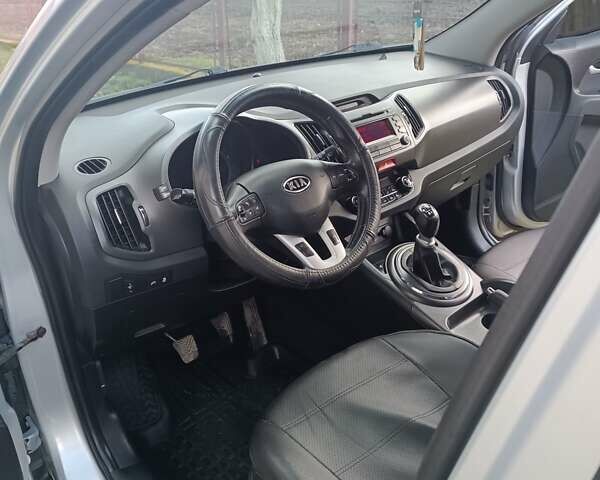 Киа Sportage, объемом двигателя 1.7 л и пробегом 319 тыс. км за 12000 $, фото 16 на Automoto.ua