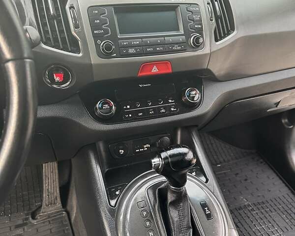 Киа Sportage, объемом двигателя 2 л и пробегом 227 тыс. км за 12700 $, фото 10 на Automoto.ua