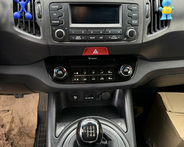 Киа Sportage, объемом двигателя 1.7 л и пробегом 245 тыс. км за 10500 $, фото 8 на Automoto.ua