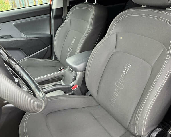 Киа Sportage, объемом двигателя 1.7 л и пробегом 245 тыс. км за 10500 $, фото 7 на Automoto.ua