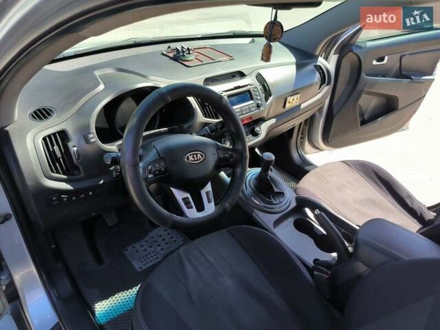 Кіа Sportage, об'ємом двигуна 2 л та пробігом 164 тис. км за 12500 $, фото 10 на Automoto.ua