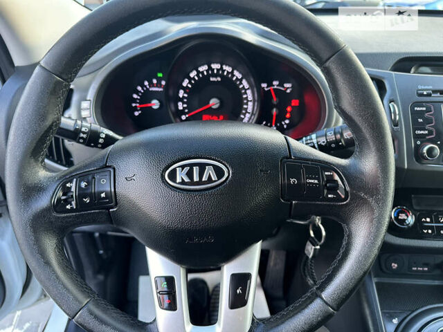 Киа Sportage, объемом двигателя 2 л и пробегом 227 тыс. км за 13000 $, фото 13 на Automoto.ua