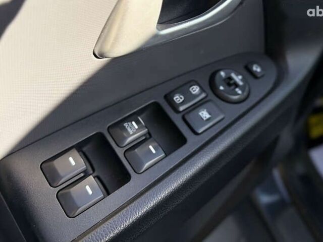 Кіа Sportage, об'ємом двигуна 2 л та пробігом 206 тис. км за 11500 $, фото 16 на Automoto.ua