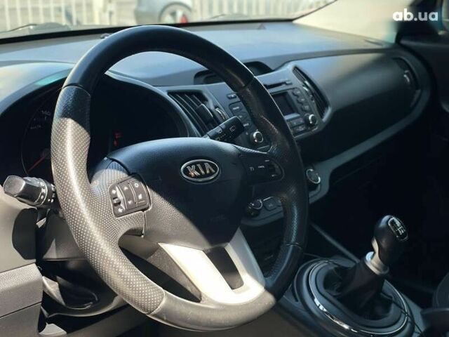 Киа Sportage, объемом двигателя 1.7 л и пробегом 255 тыс. км за 12300 $, фото 12 на Automoto.ua
