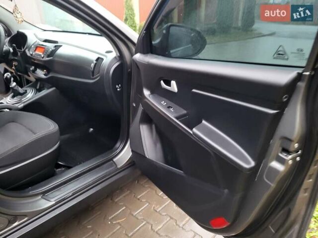 Кіа Sportage, об'ємом двигуна 1.69 л та пробігом 175 тис. км за 12300 $, фото 97 на Automoto.ua