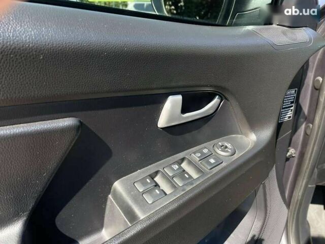 Киа Sportage, объемом двигателя 1.7 л и пробегом 255 тыс. км за 12300 $, фото 11 на Automoto.ua