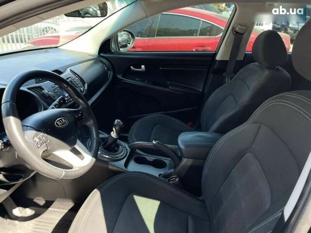 Киа Sportage, объемом двигателя 1.7 л и пробегом 255 тыс. км за 12300 $, фото 10 на Automoto.ua