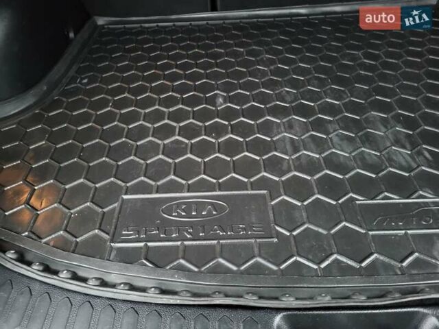 Кіа Sportage, об'ємом двигуна 1.69 л та пробігом 175 тис. км за 12300 $, фото 103 на Automoto.ua