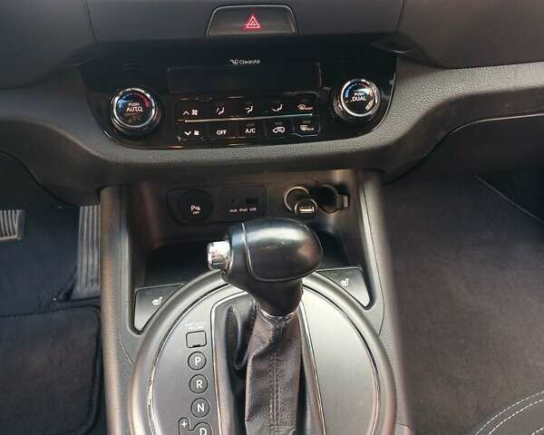 Кіа Sportage, об'ємом двигуна 0 л та пробігом 189 тис. км за 14400 $, фото 5 на Automoto.ua