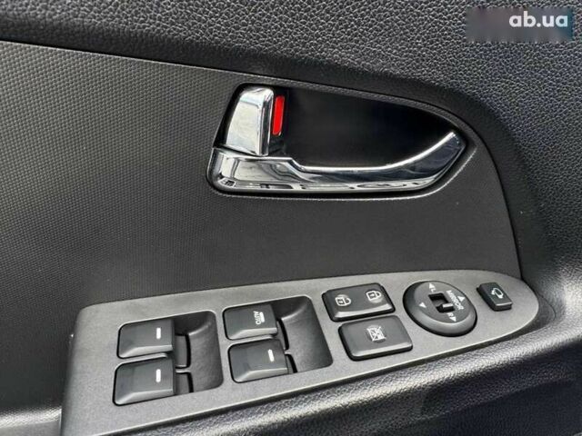 Кіа Sportage, об'ємом двигуна 2 л та пробігом 213 тис. км за 13500 $, фото 10 на Automoto.ua