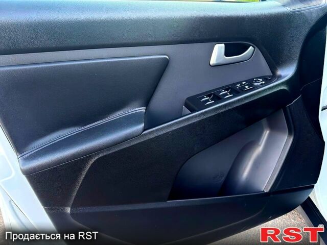 Кіа Sportage, об'ємом двигуна 2 л та пробігом 137 тис. км за 9599 $, фото 6 на Automoto.ua