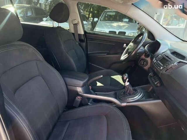 Киа Sportage, объемом двигателя 1.7 л и пробегом 255 тыс. км за 12300 $, фото 18 на Automoto.ua