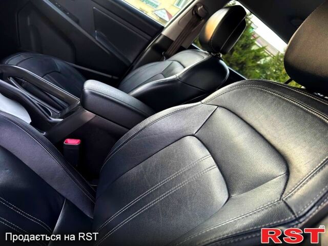 Кіа Sportage, об'ємом двигуна 2 л та пробігом 137 тис. км за 11650 $, фото 5 на Automoto.ua
