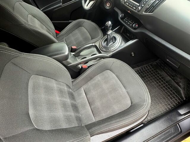 Кіа Sportage, об'ємом двигуна 1.7 л та пробігом 216 тис. км за 11850 $, фото 2 на Automoto.ua