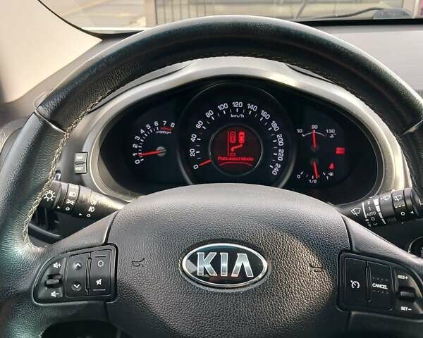 Кіа Sportage, об'ємом двигуна 1.6 л та пробігом 133 тис. км за 14800 $, фото 12 на Automoto.ua