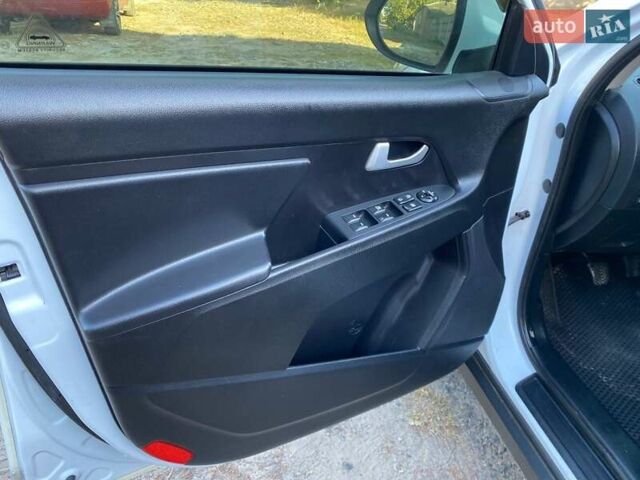 Киа Sportage, объемом двигателя 1.69 л и пробегом 185 тыс. км за 11850 $, фото 9 на Automoto.ua