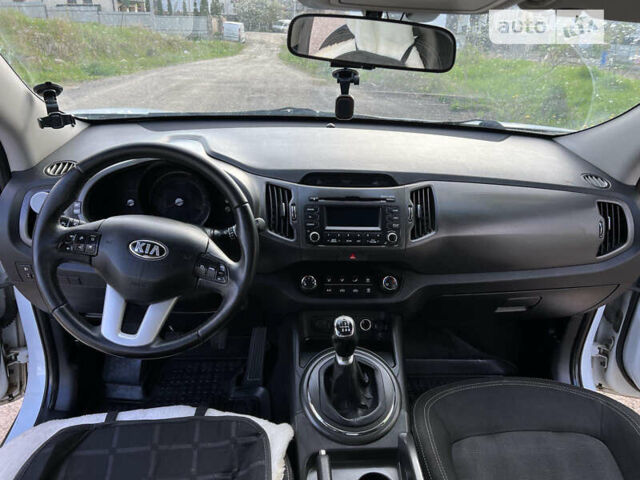 Киа Sportage, объемом двигателя 1.69 л и пробегом 168 тыс. км за 13000 $, фото 8 на Automoto.ua