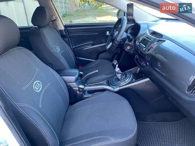 Киа Sportage, объемом двигателя 1.69 л и пробегом 185 тыс. км за 11850 $, фото 12 на Automoto.ua