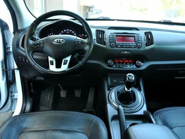 Киа Sportage, объемом двигателя 1.7 л и пробегом 184 тыс. км за 11600 $, фото 23 на Automoto.ua