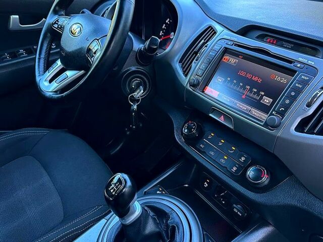 Кіа Sportage, об'ємом двигуна 1.6 л та пробігом 219 тис. км за 12900 $, фото 4 на Automoto.ua