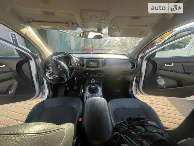 Киа Sportage, объемом двигателя 1.59 л и пробегом 161 тыс. км за 14300 $, фото 6 на Automoto.ua