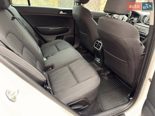 Киа Sportage, объемом двигателя 1.59 л и пробегом 114 тыс. км за 14800 $, фото 15 на Automoto.ua