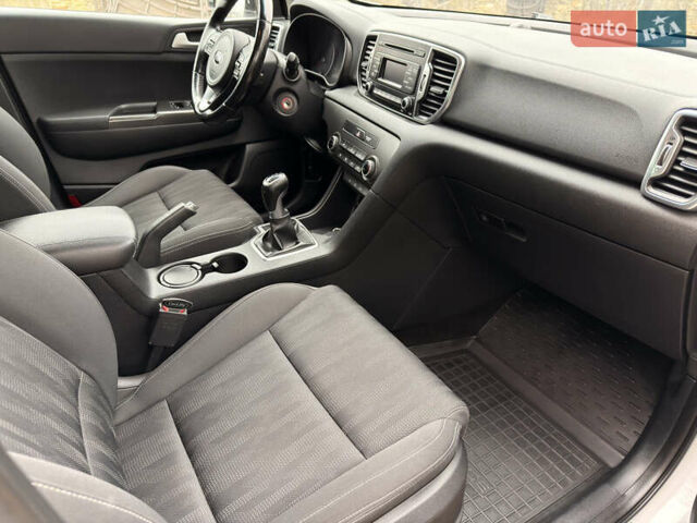 Киа Sportage, объемом двигателя 1.59 л и пробегом 114 тыс. км за 14800 $, фото 13 на Automoto.ua