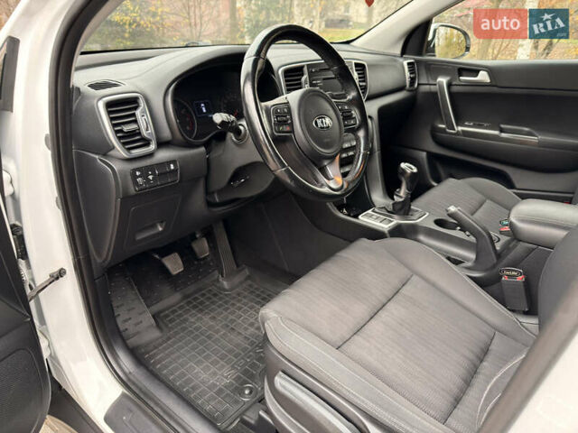 Киа Sportage, объемом двигателя 1.59 л и пробегом 114 тыс. км за 14800 $, фото 10 на Automoto.ua