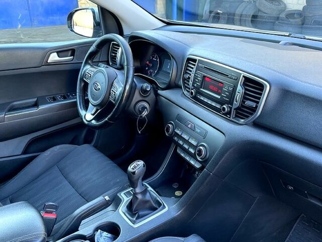 Киа Sportage, объемом двигателя 1.7 л и пробегом 272 тыс. км за 16500 $, фото 8 на Automoto.ua