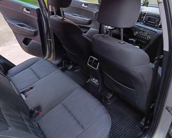 Киа Sportage, объемом двигателя 1.69 л и пробегом 166 тыс. км за 17900 $, фото 12 на Automoto.ua