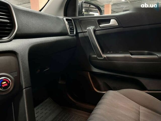 Кіа Sportage 2017 у Києві на Automoto.ua Кіа Sportage, об'ємом двигуна 1.7 л та пробігом 164 тис. км за 17500 $, фото 29 на Automoto.ua