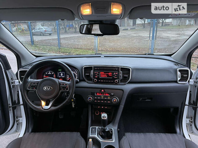 Киа Sportage, объемом двигателя 1.7 л и пробегом 120 тыс. км за 15000 $, фото 23 на Automoto.ua