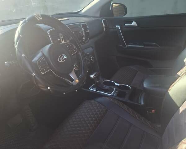 Киа Sportage, объемом двигателя 1.7 л и пробегом 201 тыс. км за 15500 $, фото 7 на Automoto.ua