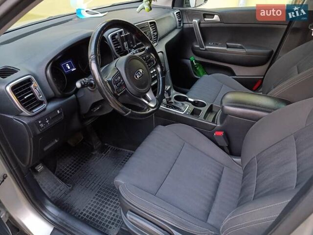 Киа Sportage, объемом двигателя 1.69 л и пробегом 166 тыс. км за 17900 $, фото 13 на Automoto.ua