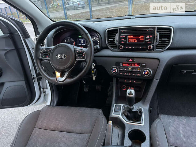 Киа Sportage, объемом двигателя 1.7 л и пробегом 120 тыс. км за 15000 $, фото 22 на Automoto.ua