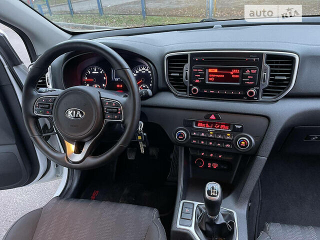 Киа Sportage, объемом двигателя 1.7 л и пробегом 120 тыс. км за 15000 $, фото 20 на Automoto.ua