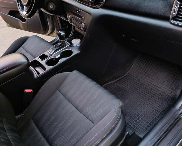 Киа Sportage, объемом двигателя 1.69 л и пробегом 166 тыс. км за 17900 $, фото 11 на Automoto.ua