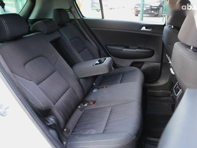 Киа Sportage, объемом двигателя 1.7 л и пробегом 162 тыс. км за 18500 $, фото 10 на Automoto.ua