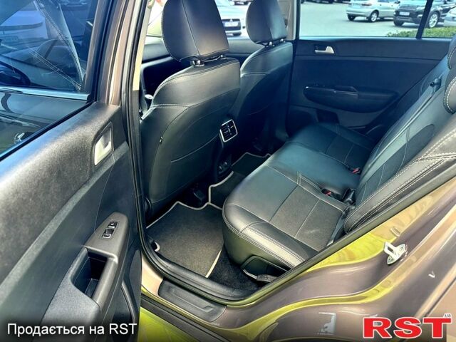 Кіа Sportage, об'ємом двигуна 1.6 л та пробігом 146 тис. км за 16800 $, фото 7 на Automoto.ua