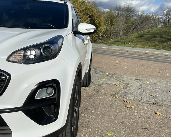 Кіа Sportage, об'ємом двигуна 1.6 л та пробігом 140 тис. км за 21777 $, фото 6 на Automoto.ua