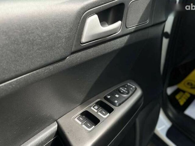 Киа Sportage, объемом двигателя 1.6 л и пробегом 127 тыс. км за 20500 $, фото 9 на Automoto.ua