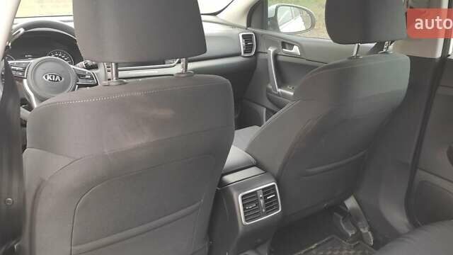 Киа Sportage, объемом двигателя 1.59 л и пробегом 3 тыс. км за 19000 $, фото 7 на Automoto.ua