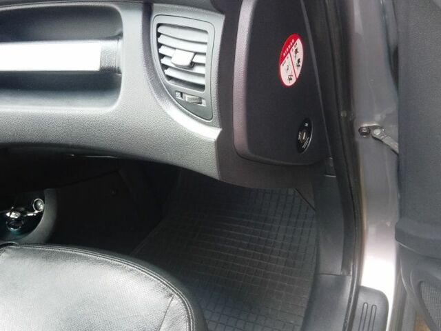 Сірий Кіа Sportage, об'ємом двигуна 2 л та пробігом 232 тис. км за 10500 $, фото 7 на Automoto.ua